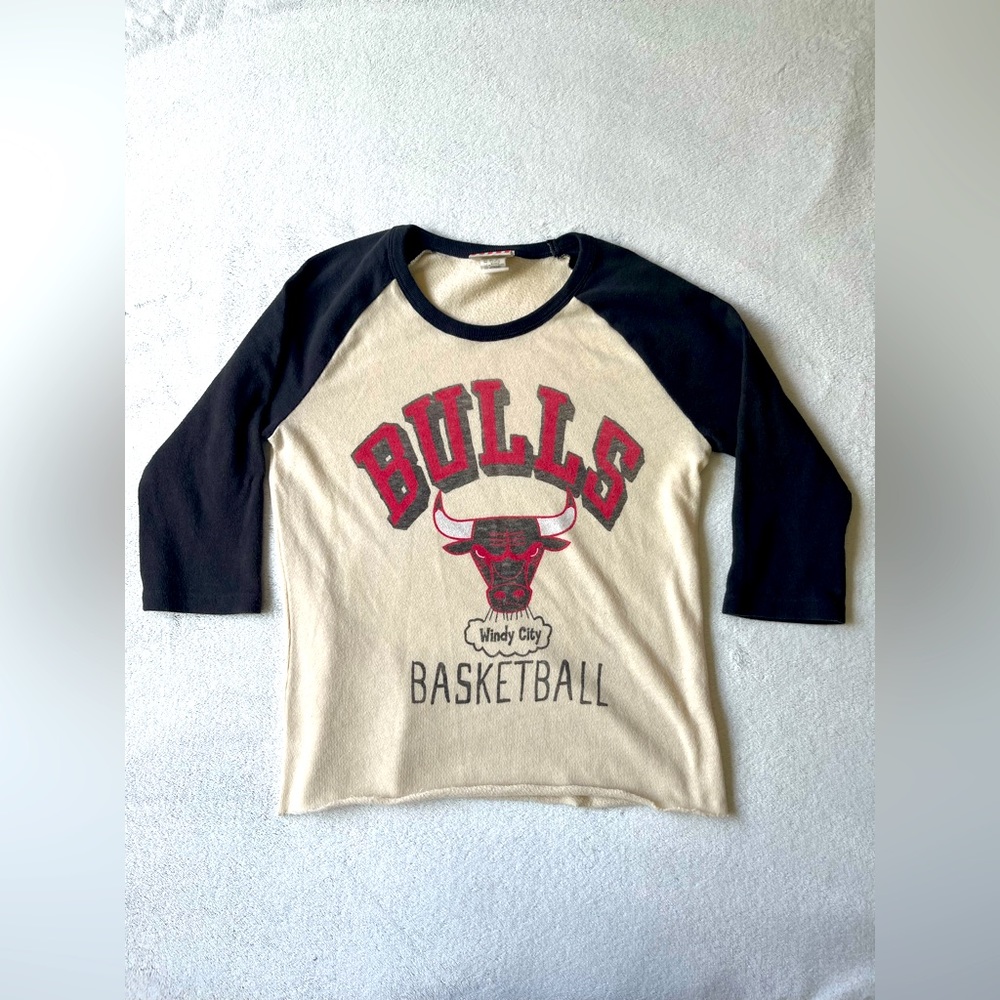 Vintage 90s Junk Food Chicago Bulls Windy City Shirt Size S